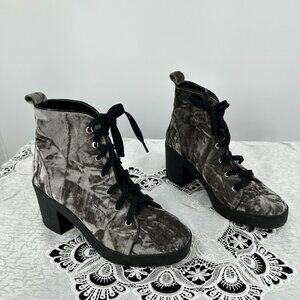 Steve Madden Abby Black/Gray Velvet Chunky Heel Lace up Boots US Size 7.5